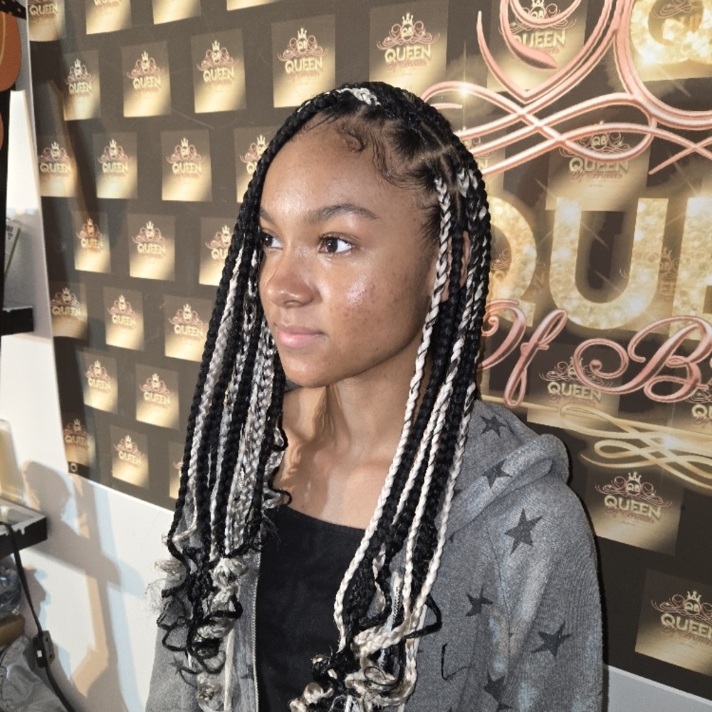 Que Braided Wig - Black and White
